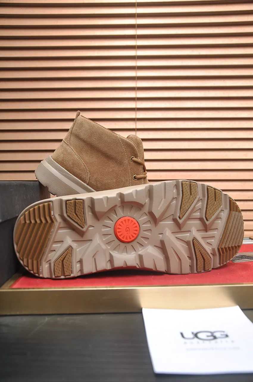 Men's shoes 💰580💶【UGG】(full genuine wool lining) Please pay attention to the original quality and compare the thickness of the wool 🏮🏮Hot style Martin boots from Australia's warm luxury brand men's shoes, official website synchronization, Beckham men's style..., made of imported top-layer waxed cowhide, waxed toe, Australian real wool velvet lining Carefully sewn...Imported rubber Martin boots outsole (comfortable, soft and wear-resistant). I really like the quality...Exquisite workmanship, you can't put it down once you see it. Code number 39-44